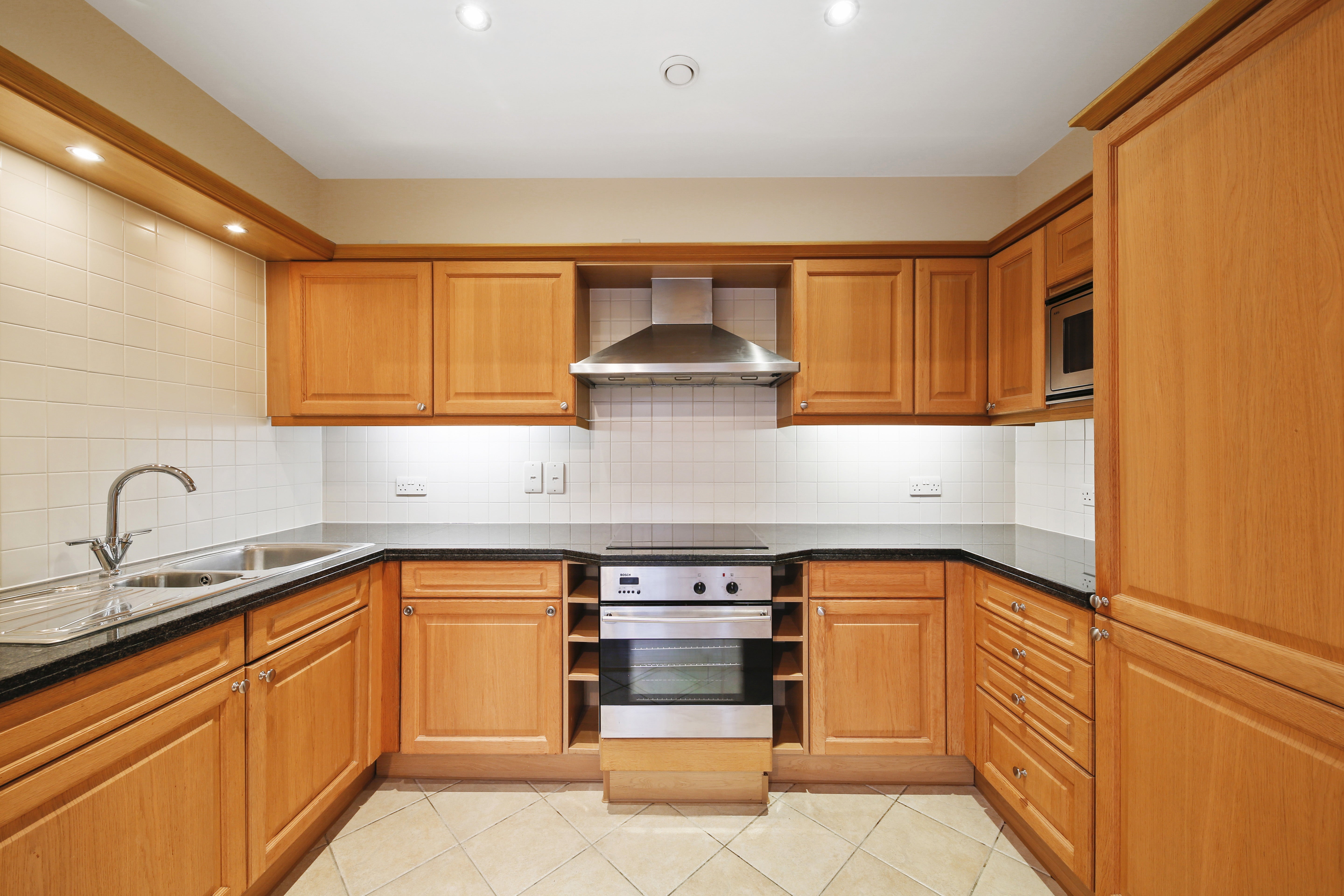 Flat Chapman Square in Greater London
