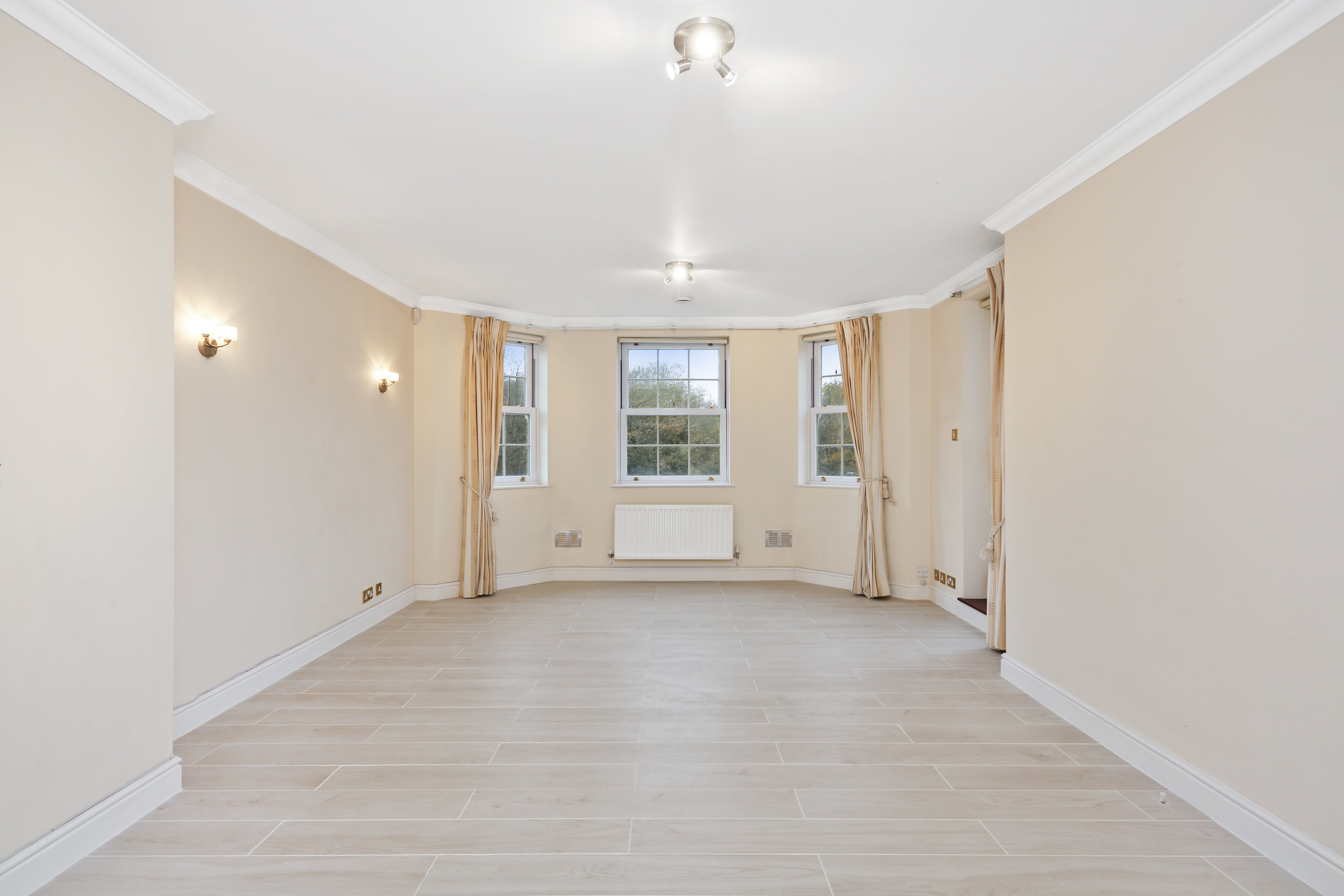 Flat Chapman Square in Greater London