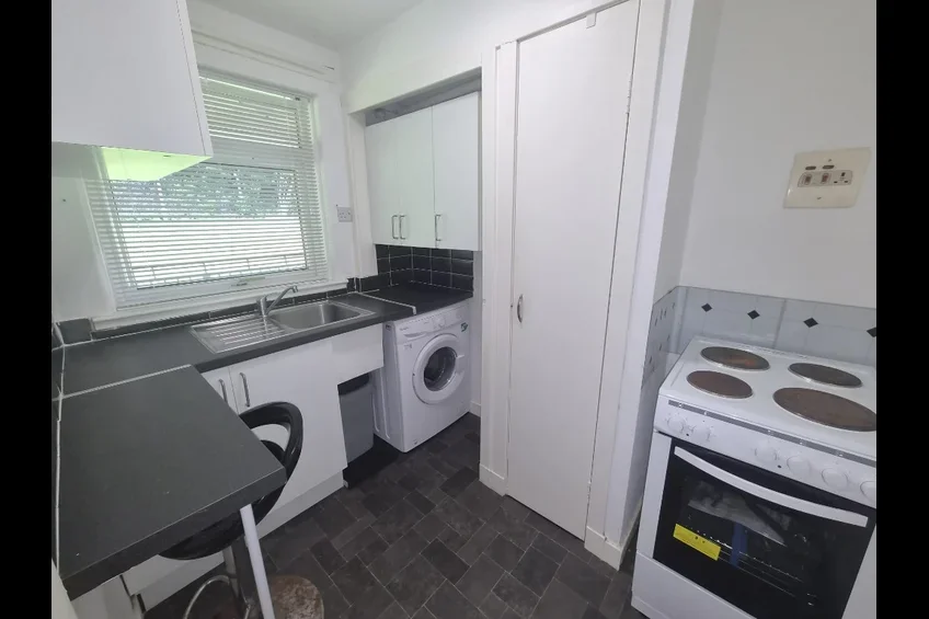 Flat Woodside Crescent in Paisley