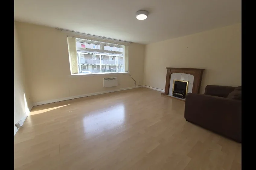 Flat Woodside Crescent in Paisley