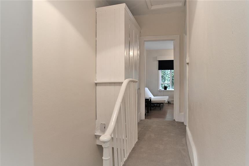 Flat Hendon Lane in Greater London
