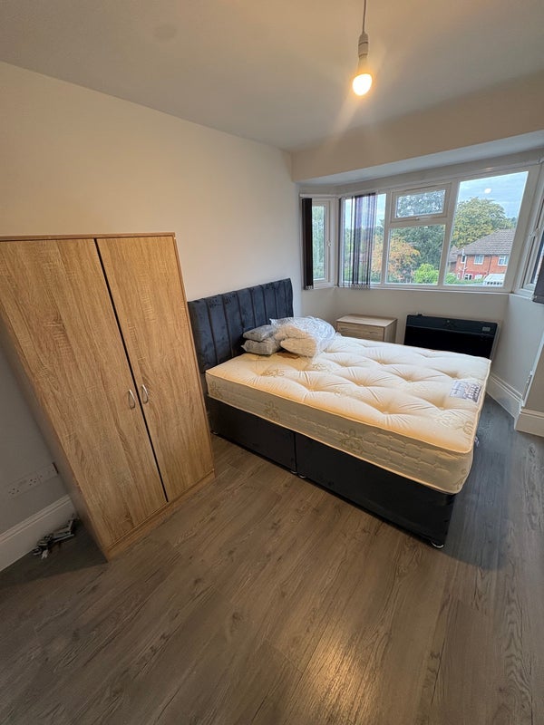 Flat Quinton Road West in Birmingham
