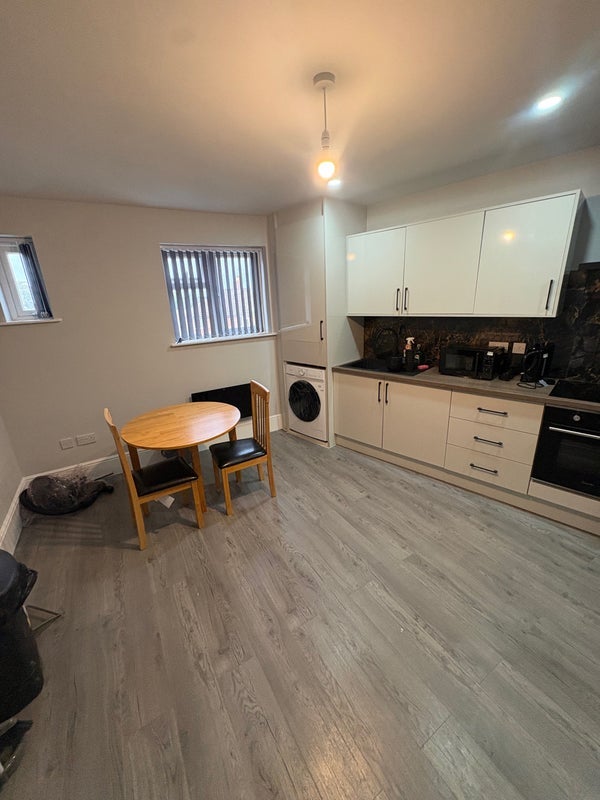 Flat Quinton Road West in Birmingham