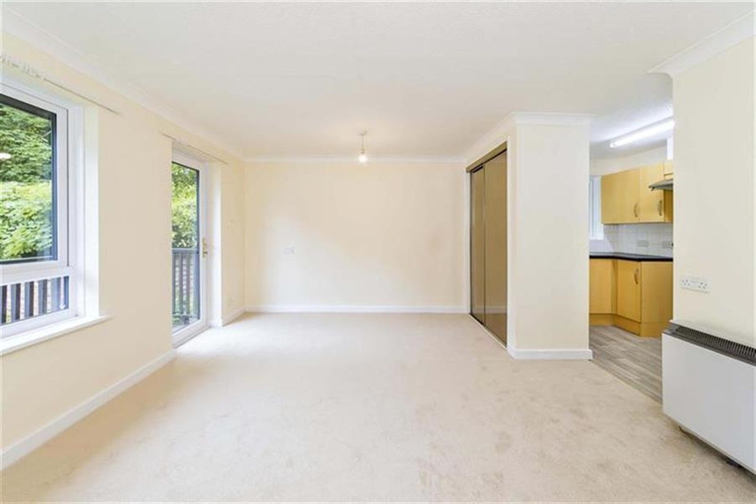 Flat Newlands Crescent in Mid Sussex