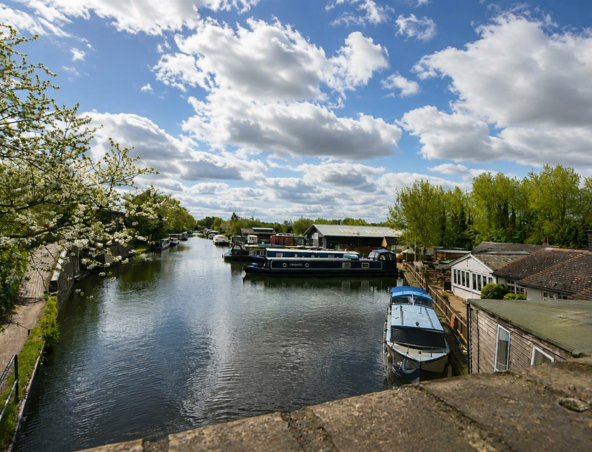 Flat Fernes Close in Greater London