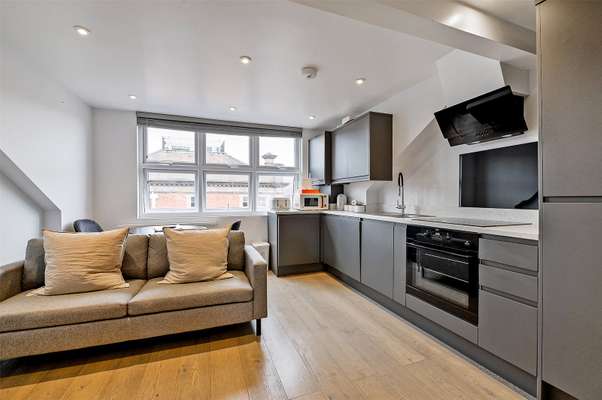 Flat Hawtrey Road in Windsor