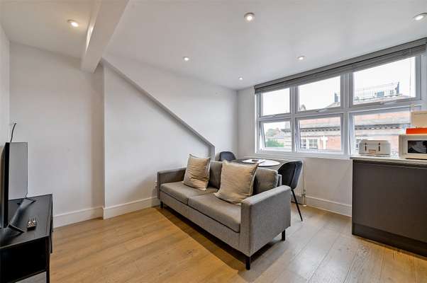 Flat Hawtrey Road in Windsor