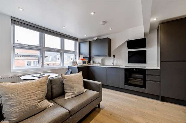 Flat Hawtrey Road in Windsor
