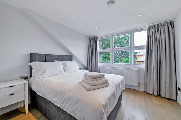 Flat Hawtrey Road in Windsor