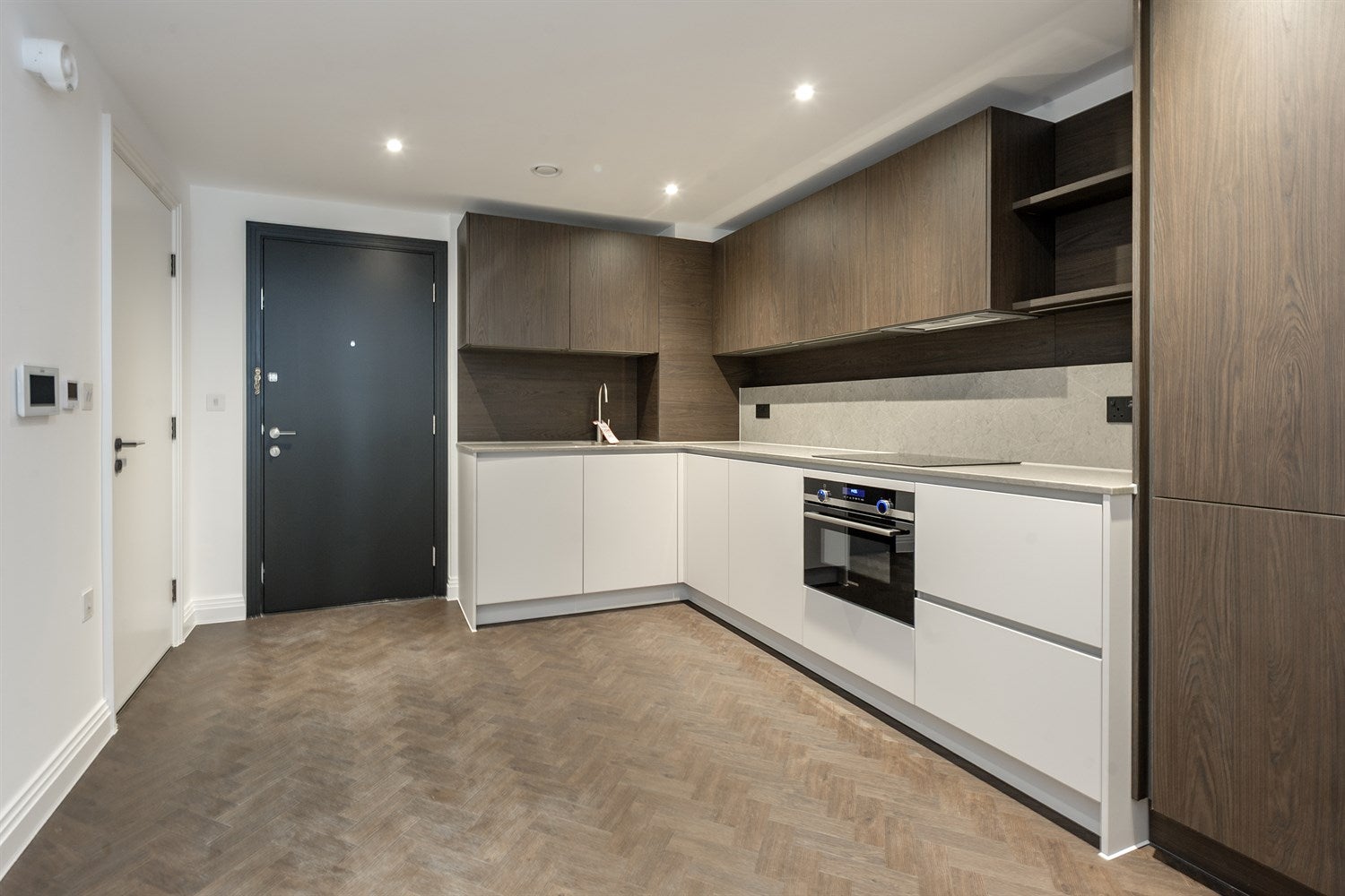 Flat Queen's Road in Greater London