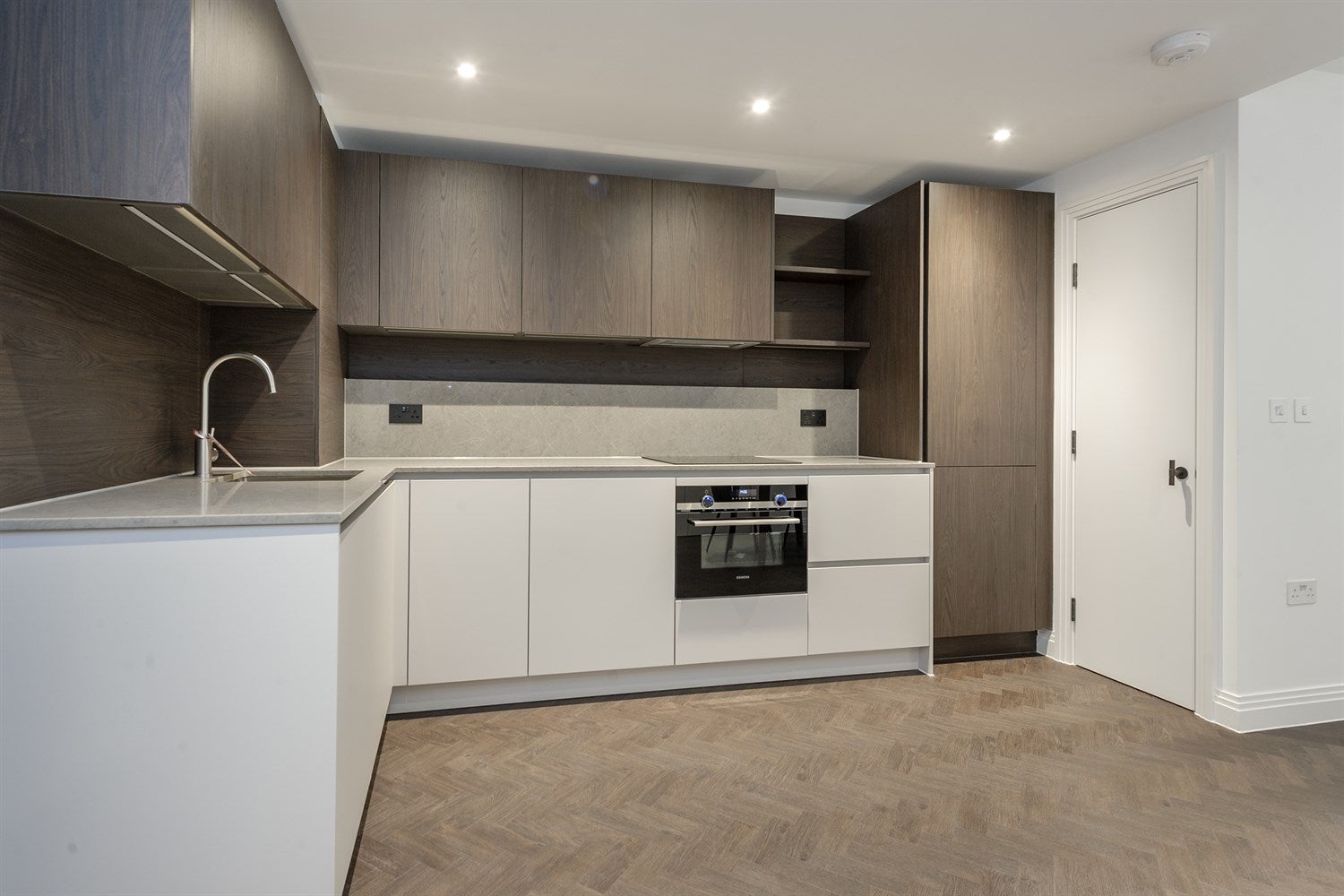 Flat Queen's Road in Greater London