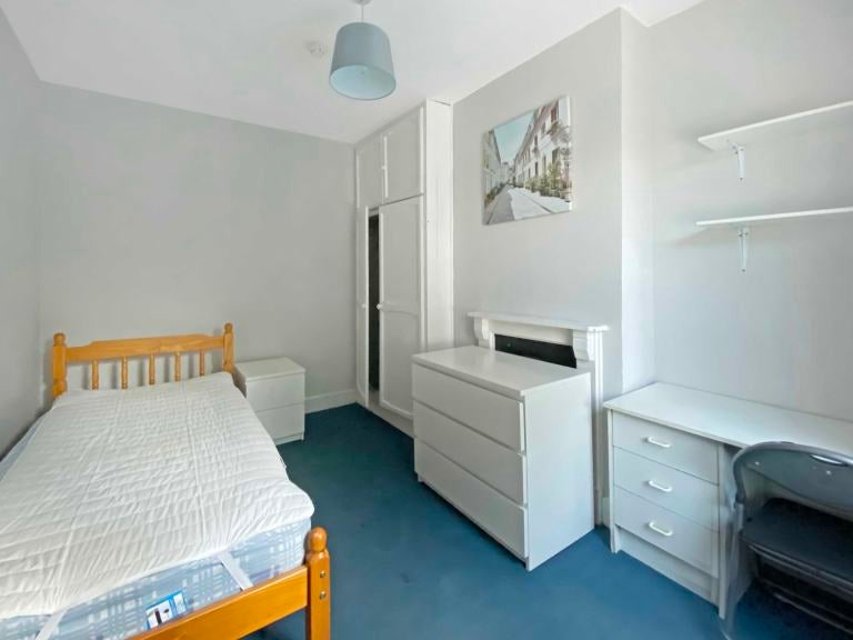 Room East Avenue in Oxford