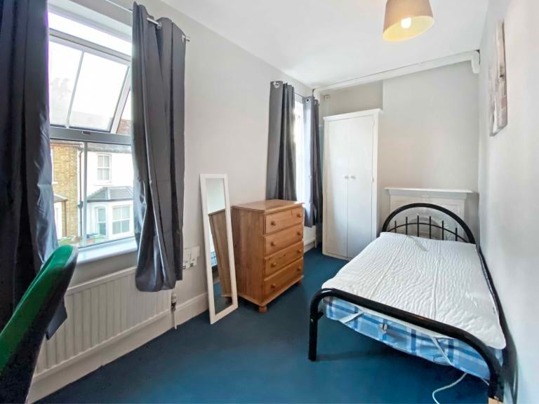 Room East Avenue in Oxford