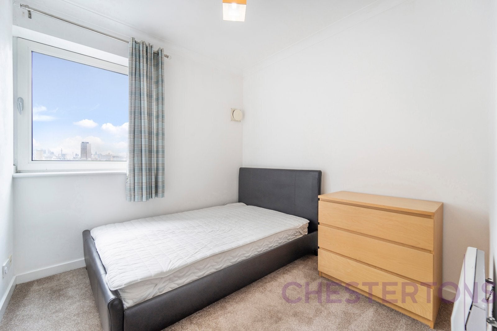 Flat Boardwalk Place in Greater London