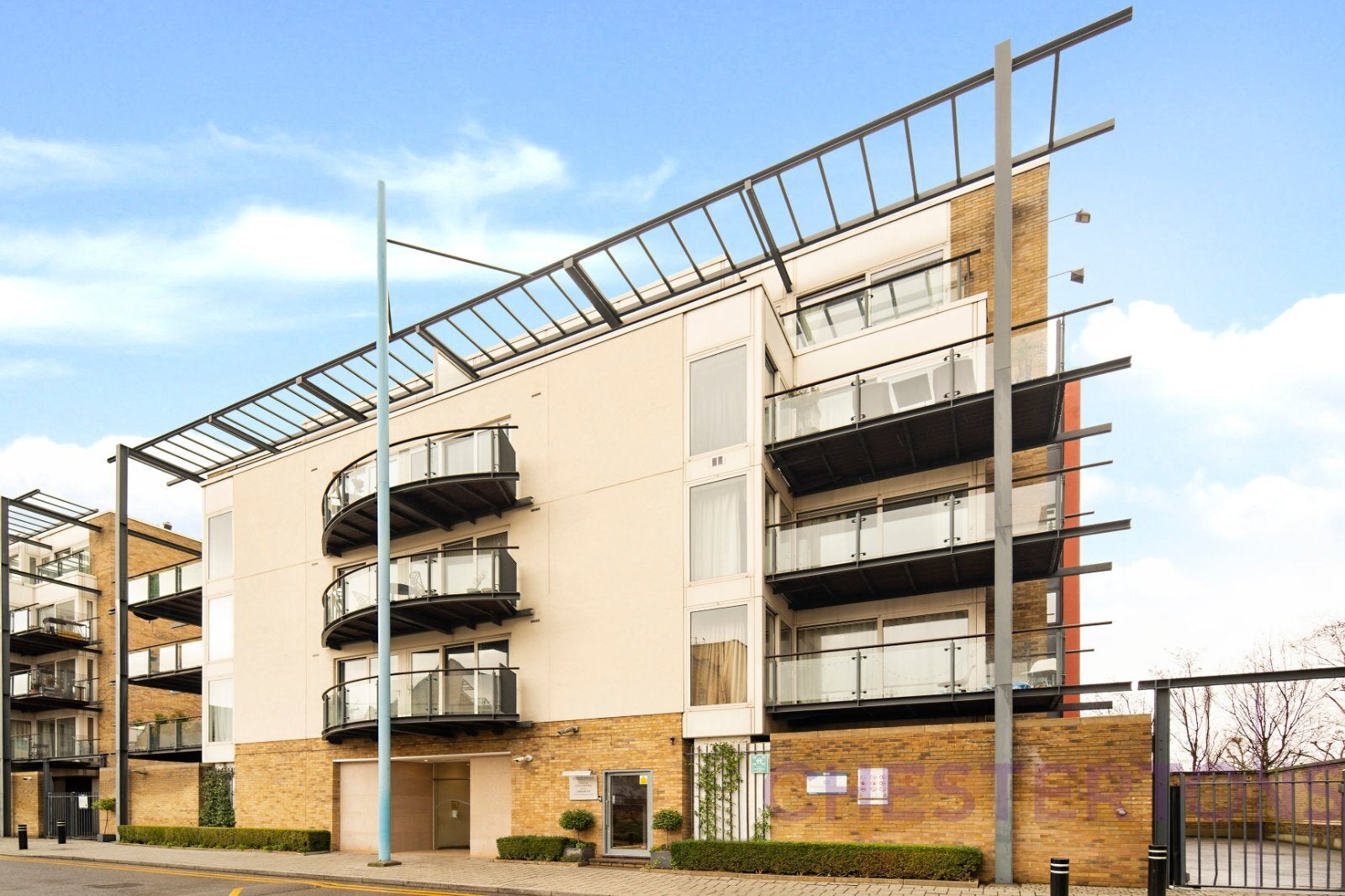 Flat Boardwalk Place in Greater London