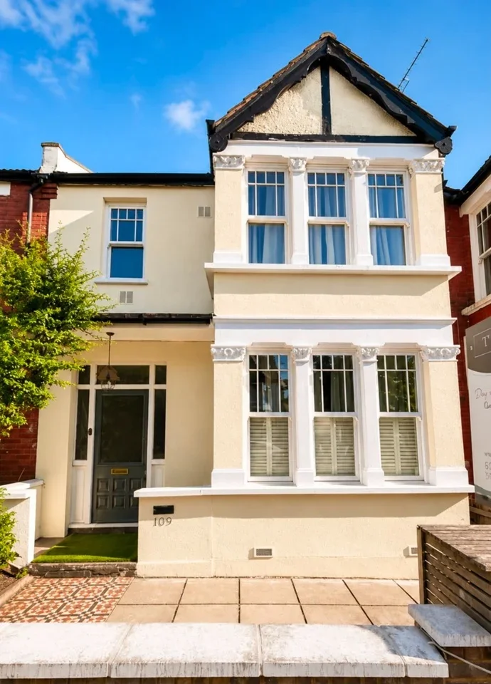 Room Vaughan Road in Greater London