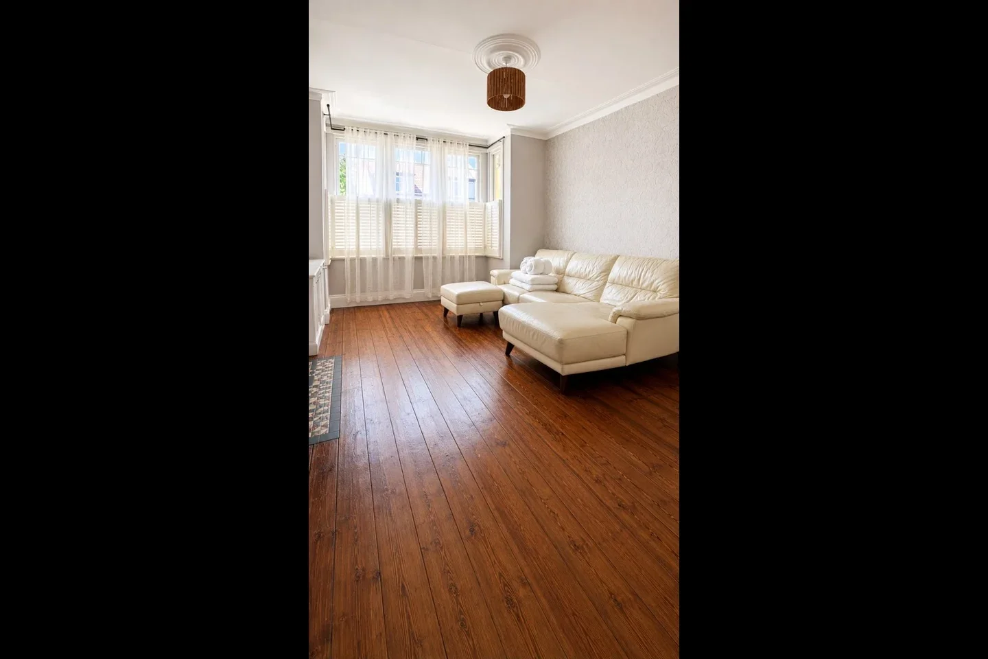 Room Vaughan Road in Greater London