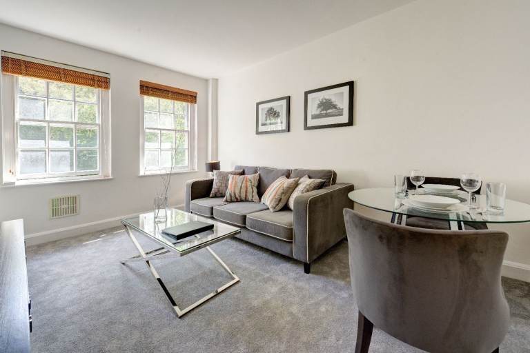 Flat Fulham Road in Greater London