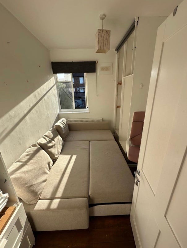 Room Huntingfield Road in Greater London