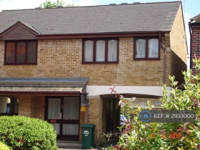 Flat George Street in Borough of Spelthorne