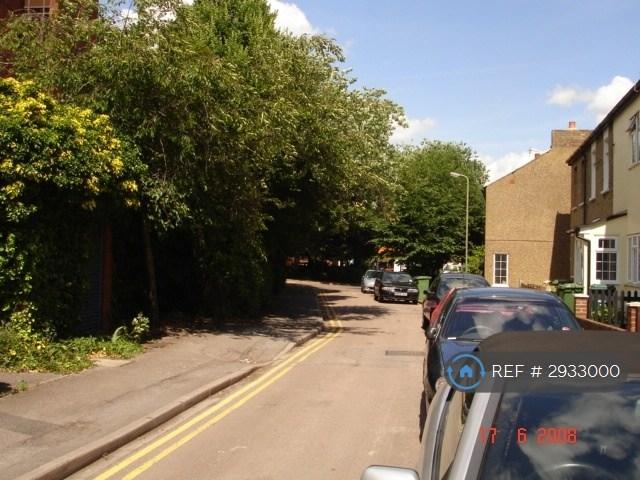 Flat George Street in Borough of Spelthorne