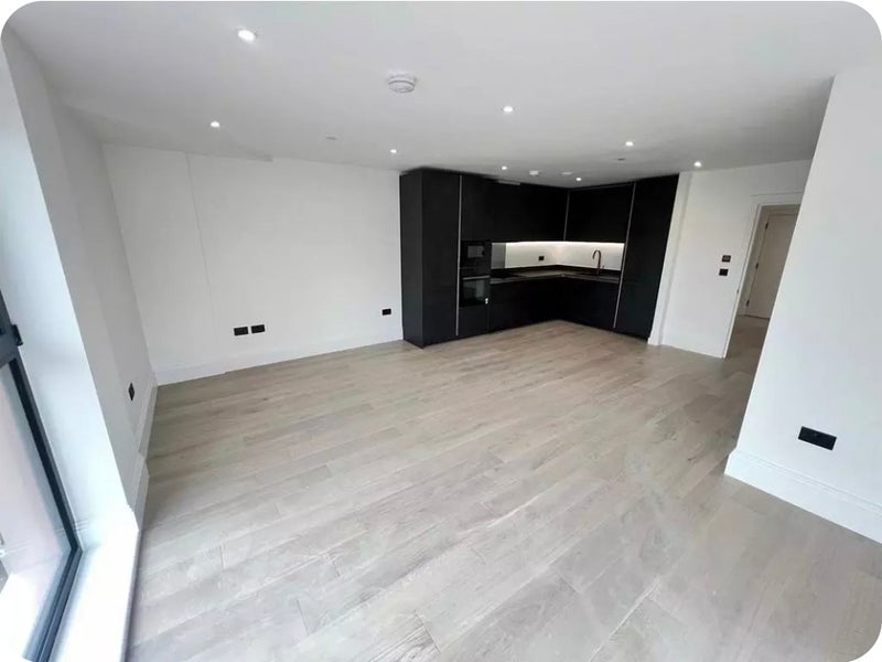 Flat Rotherhithe Street in Greater London