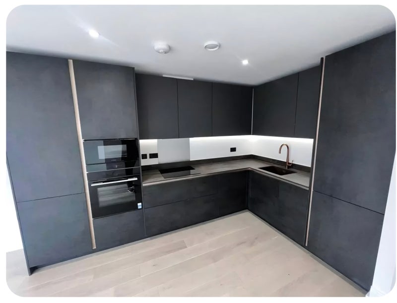Flat Rotherhithe Street in Greater London