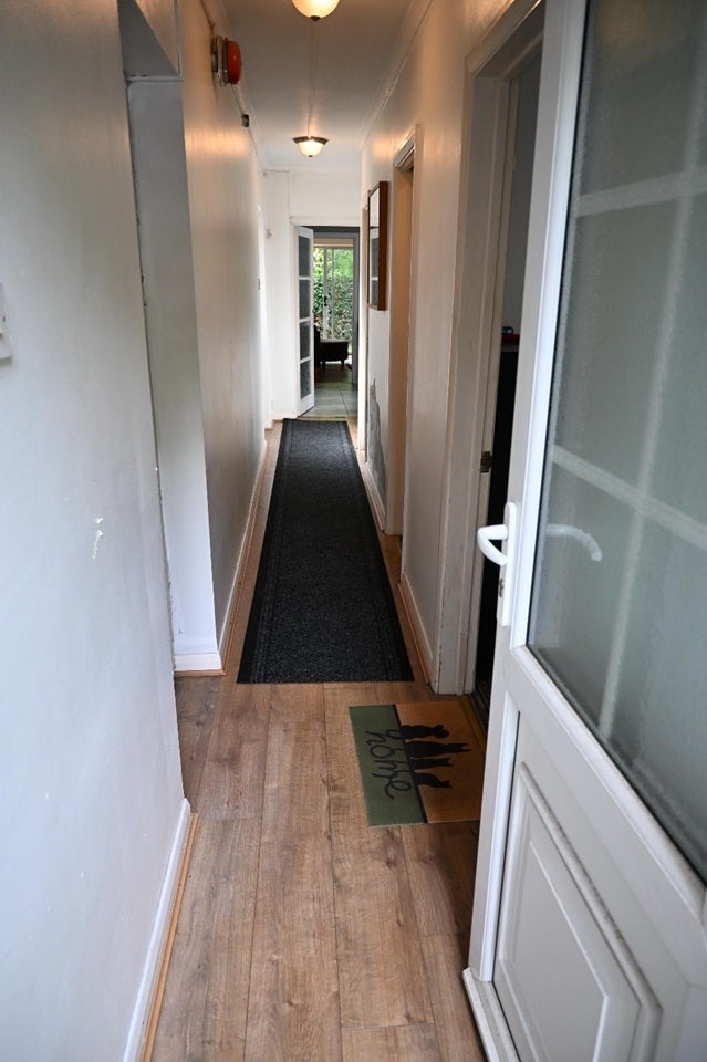 Room Massetts Road in Reigate and Banstead