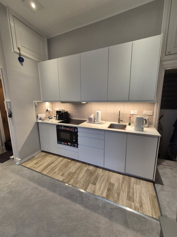 Flat Challoner Crescent in Greater London