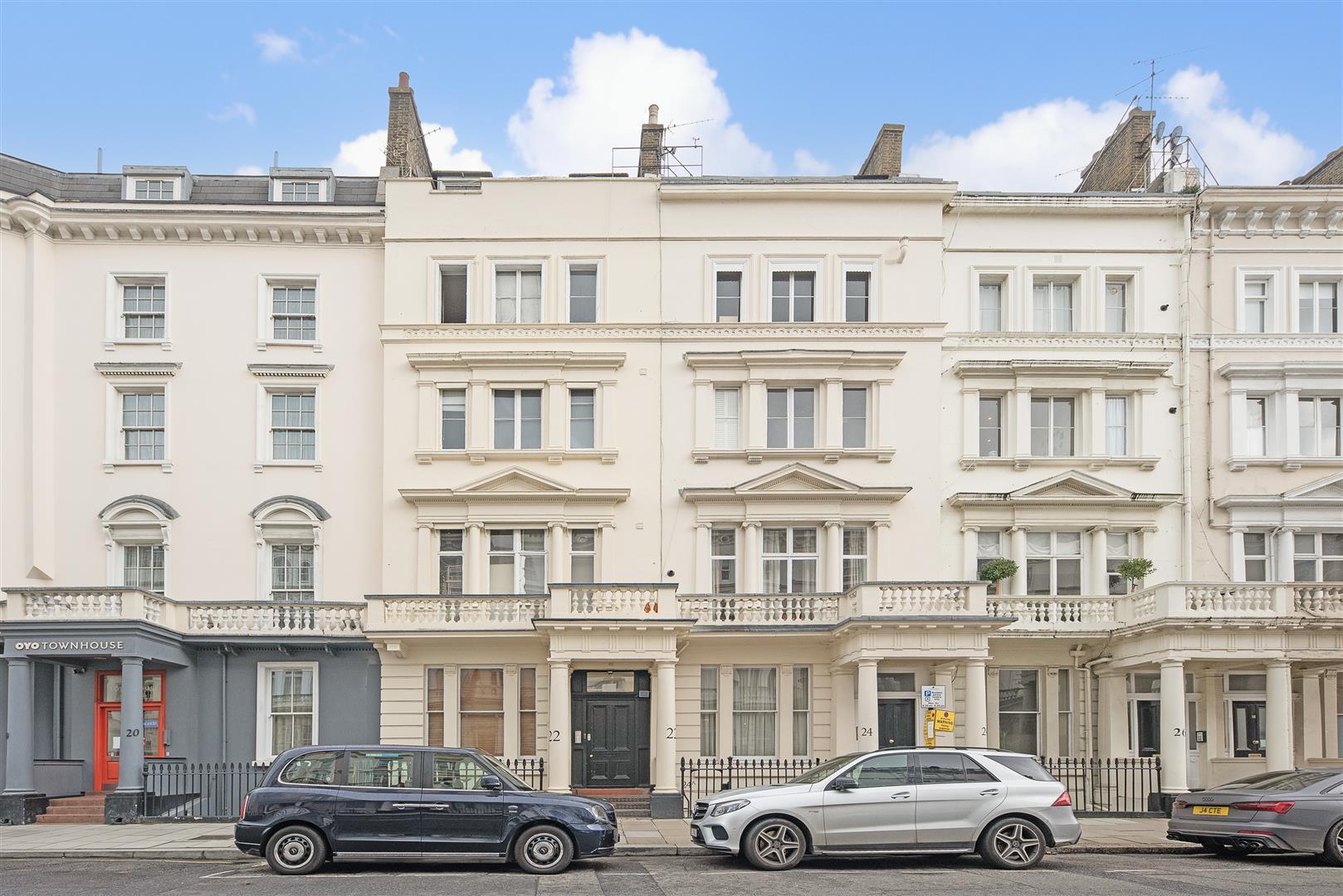 Flat St George's Drive in City of Westminster