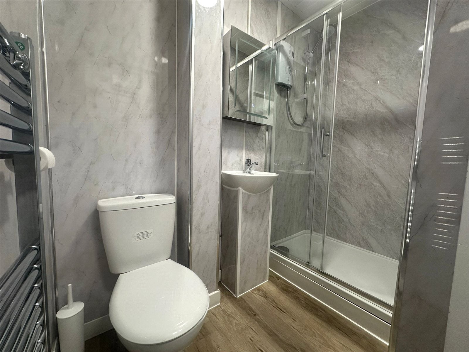 Flat Hanworth Road in Greater London
