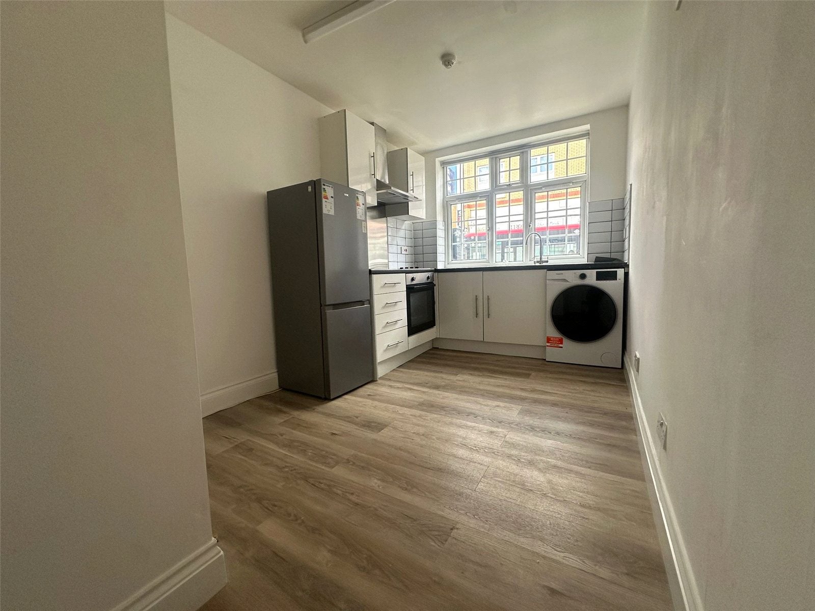 Flat Hanworth Road in Greater London