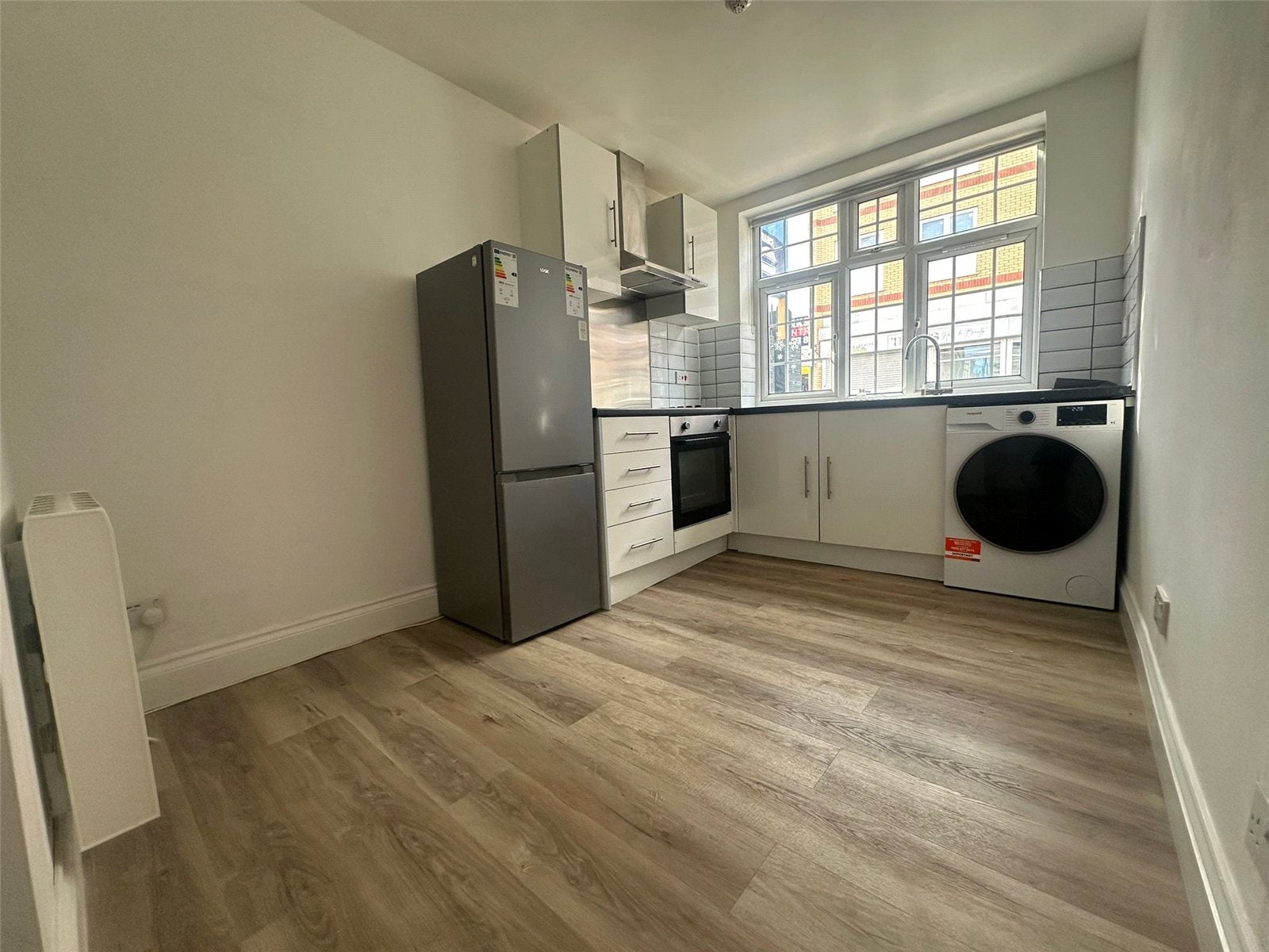 Flat Hanworth Road in Greater London