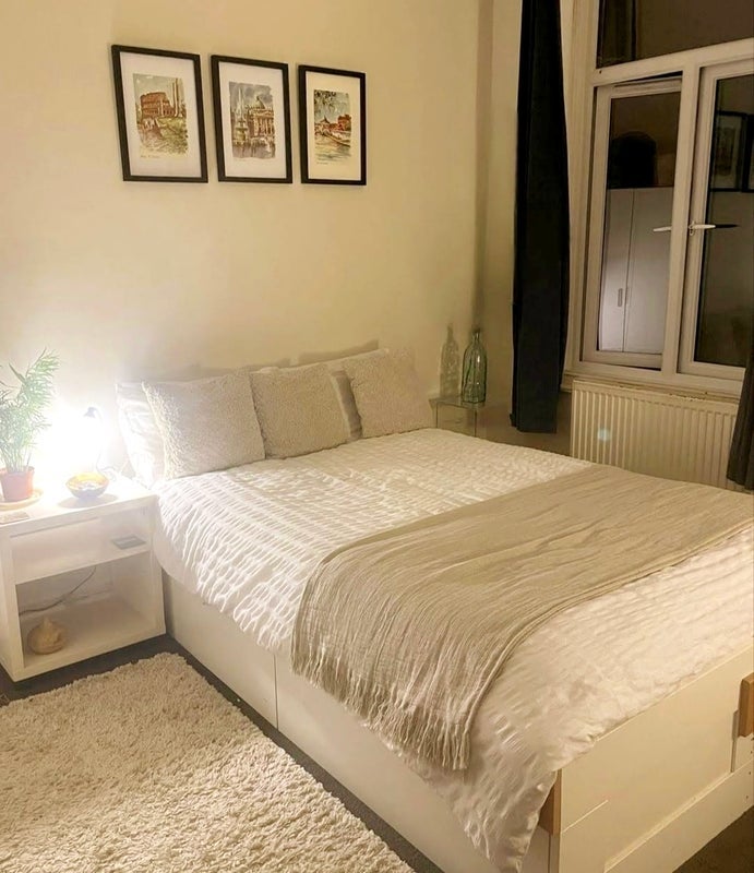 Room Grantham Road in Greater London