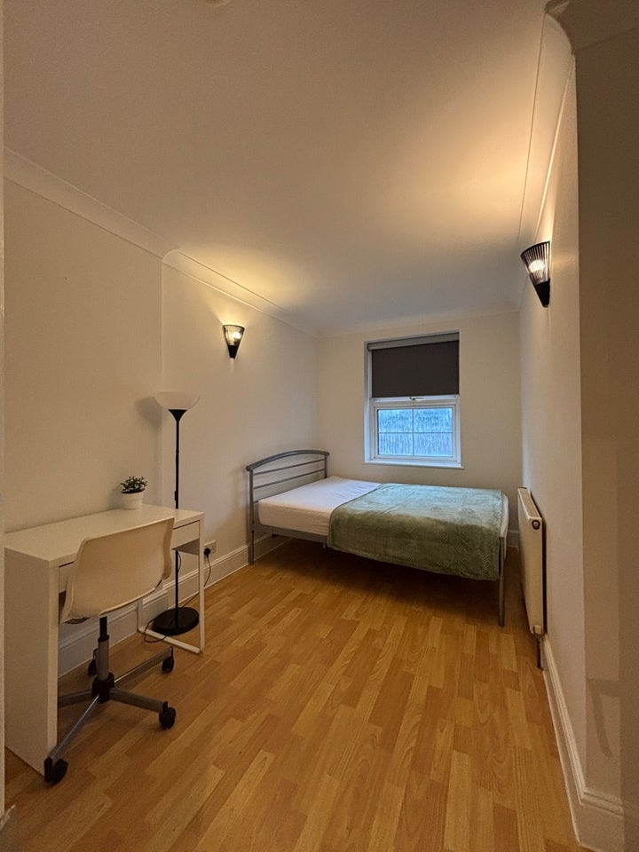 Flat Drummond Street in Greater London