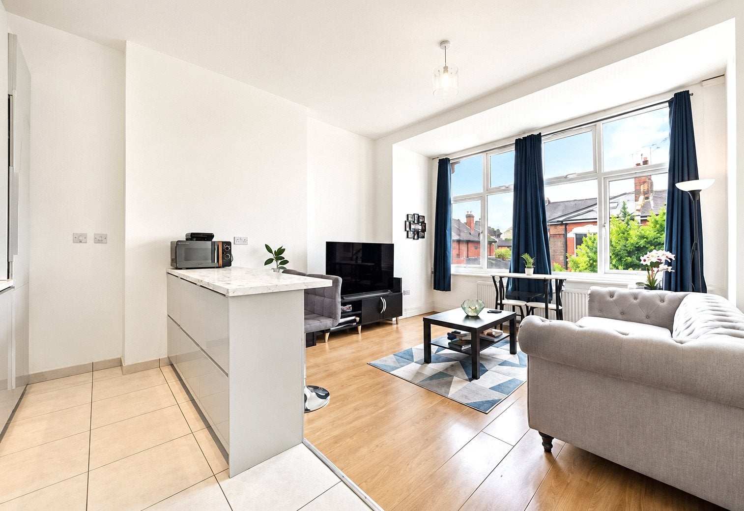 Flat Emanuel Avenue in Greater London
