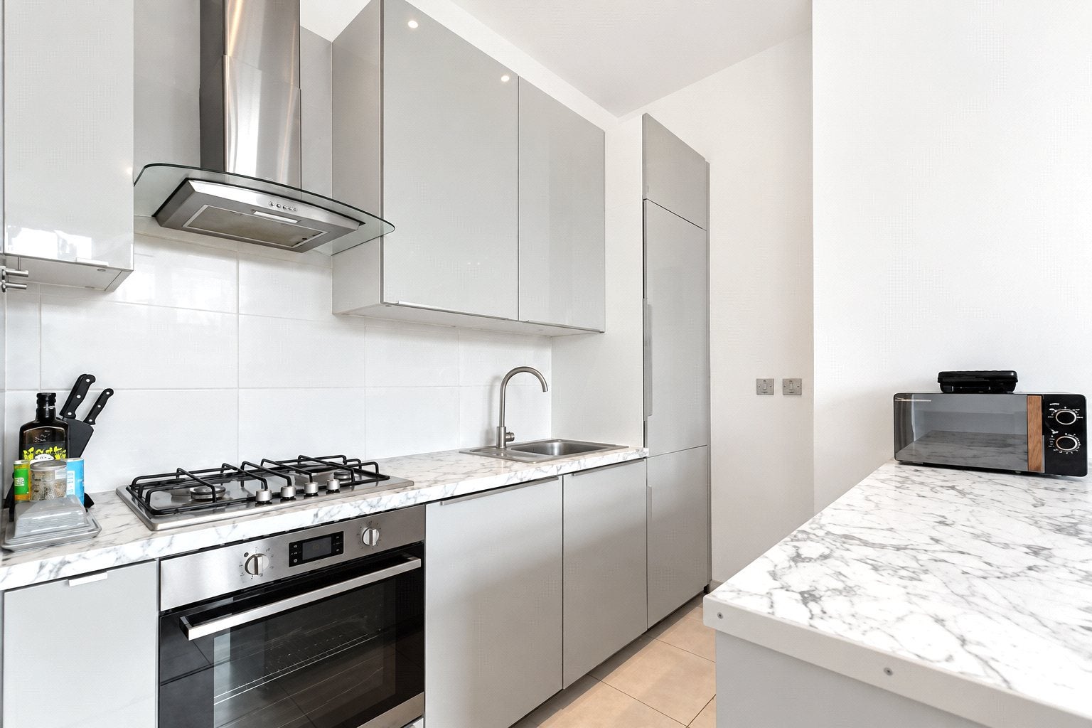 Flat Emanuel Avenue in Greater London