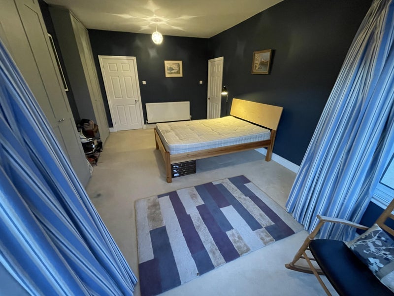 Room The Avenue in Greater London