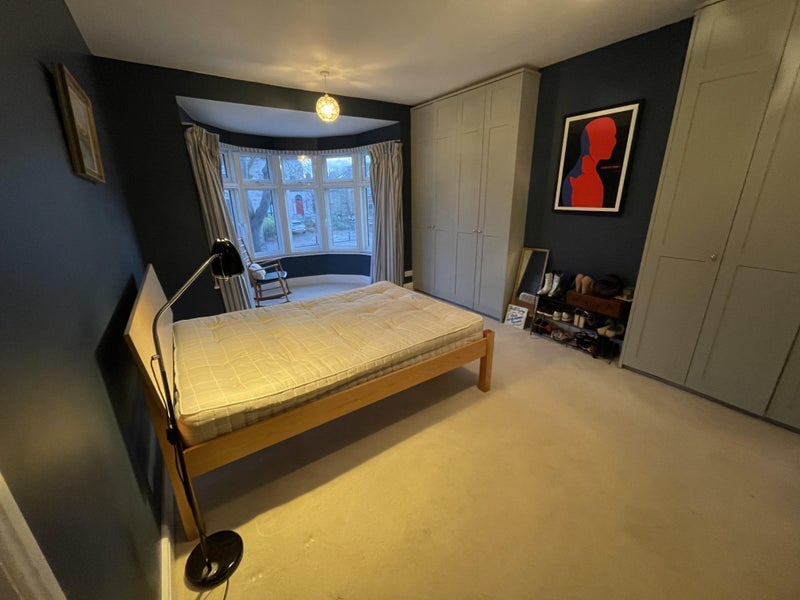 Room The Avenue in Greater London