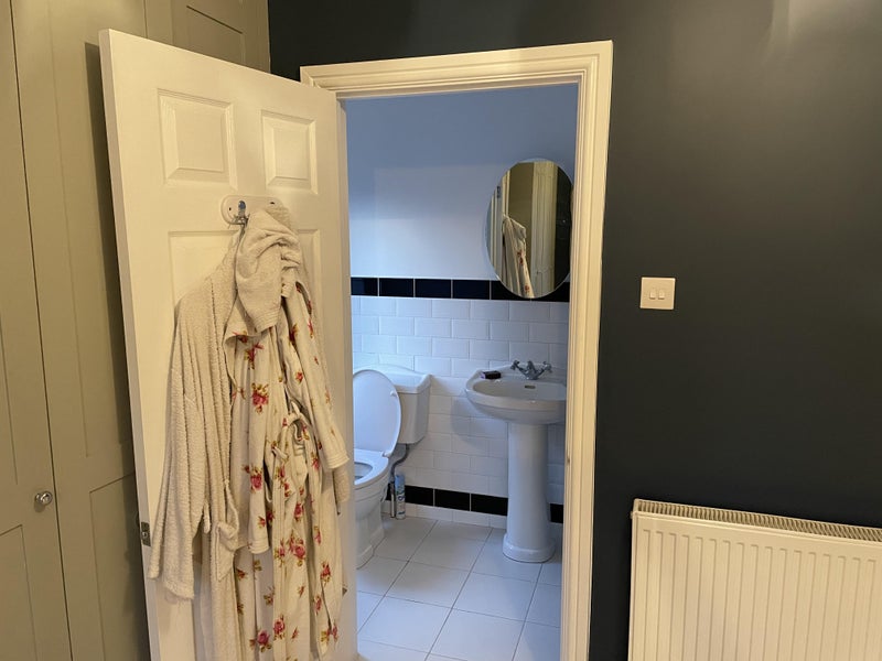 Room The Avenue in Greater London