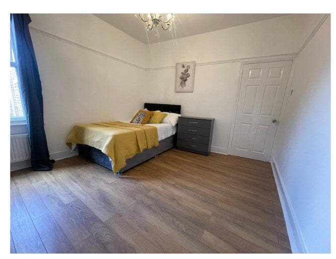 Room George Lane in Greater London