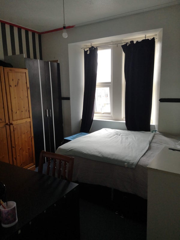 Room Clifton Road in Weston-super-Mare