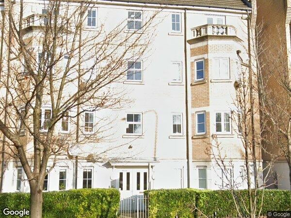 Flat Peckham Road in Greater London