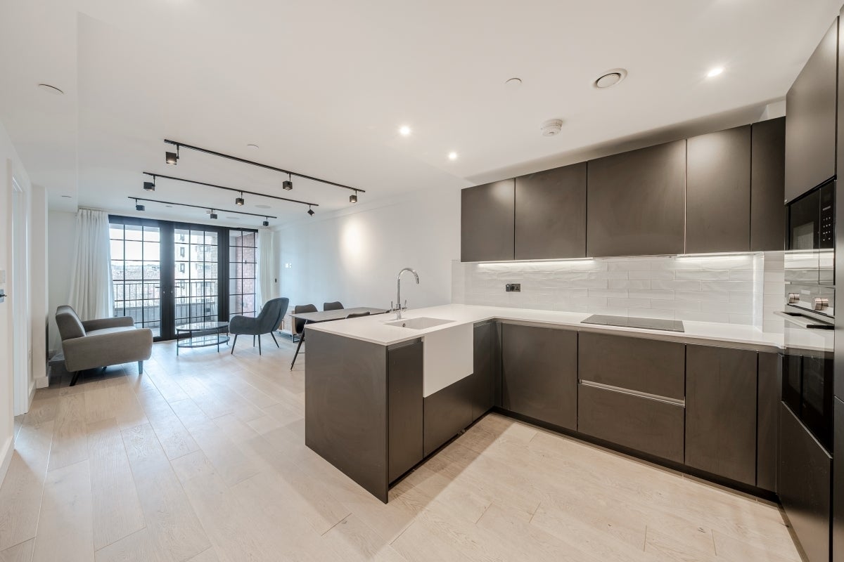 Flat Tannery Square in Greater London