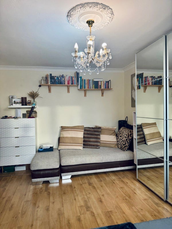 Room Benwick Close in Greater London