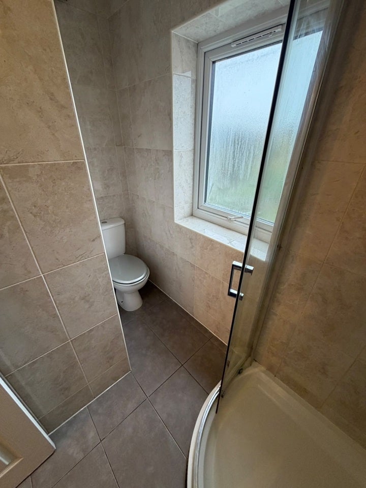 Flat Hendon Way in Greater London