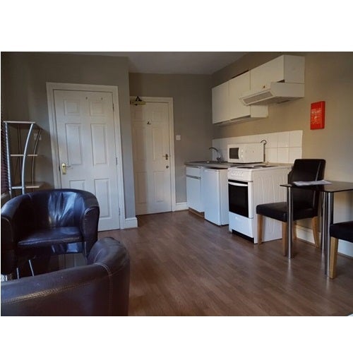 Flat Sulgrave Road in Greater London