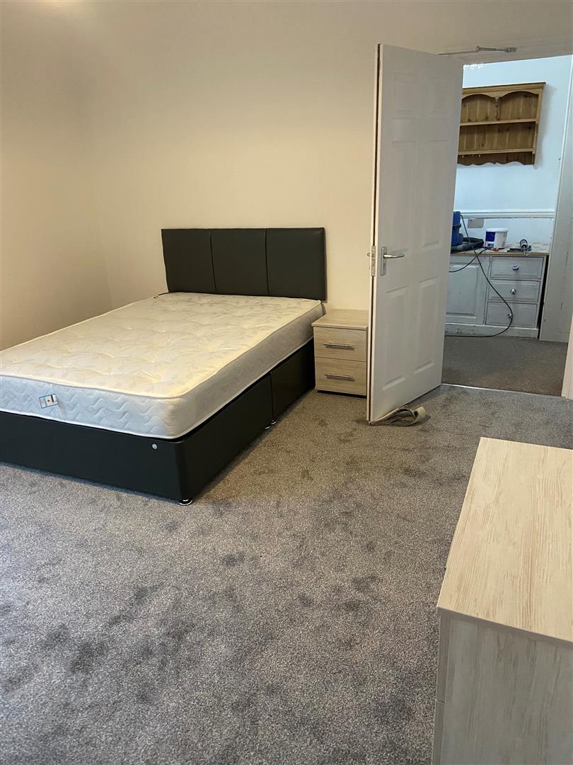 Room Hatfield Road in Torquay