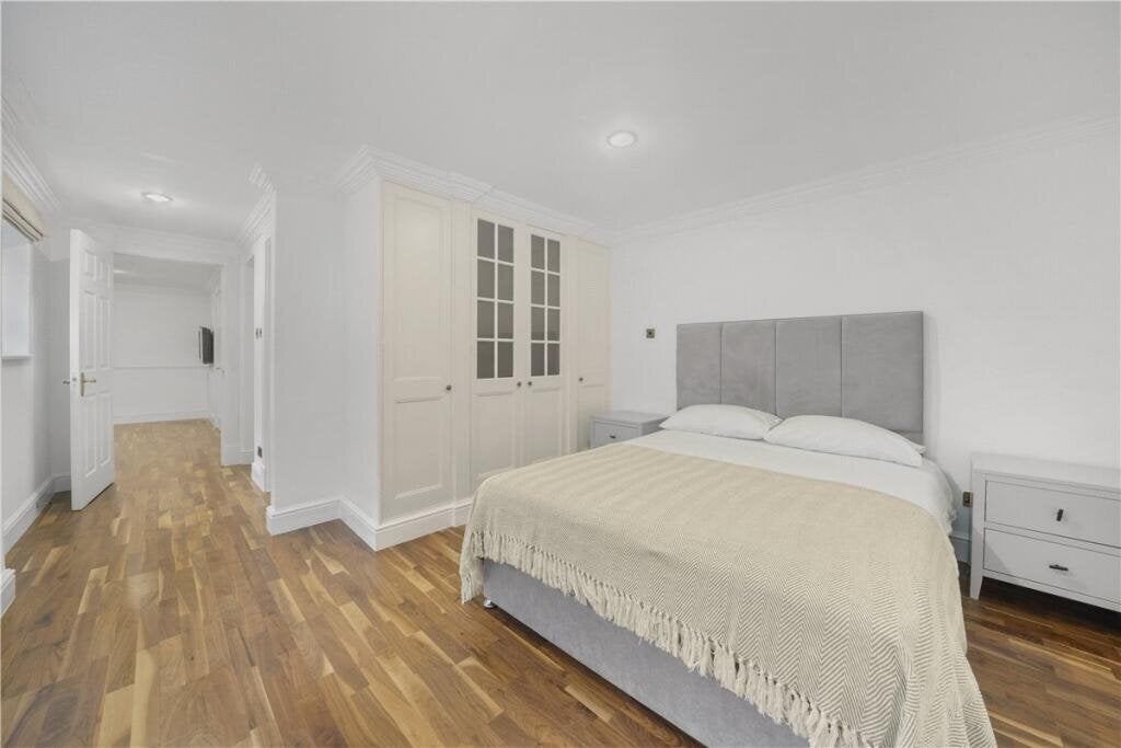 Flat Old Brompton Road in Greater London