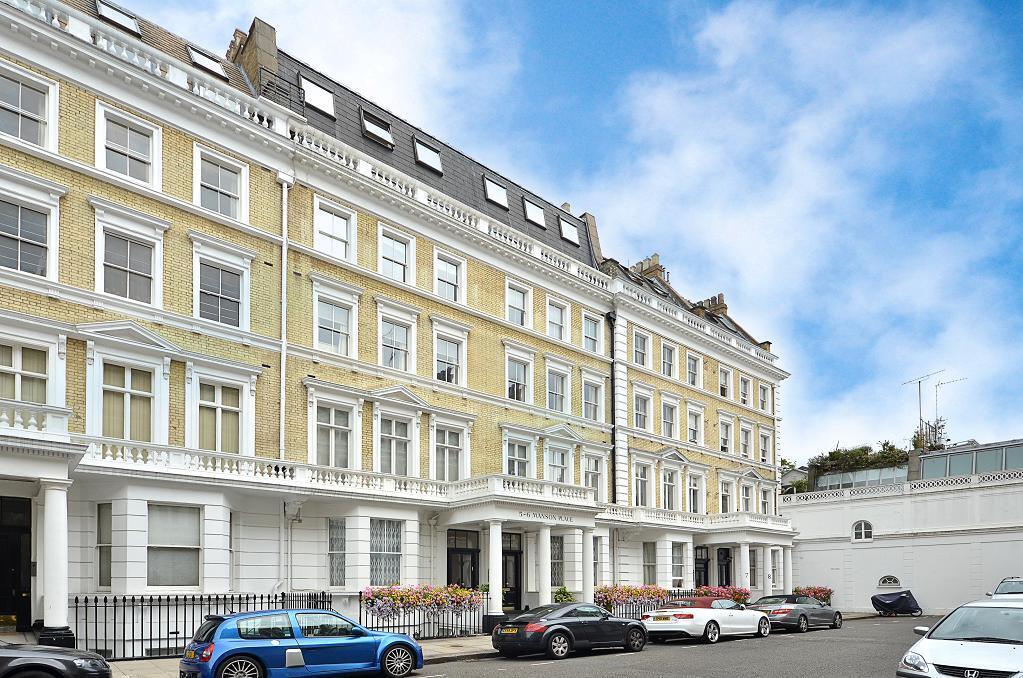 Flat Old Brompton Road in Greater London